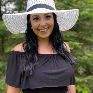 Meet your Posher, Jessica who is the owner of House 88 Boutique.